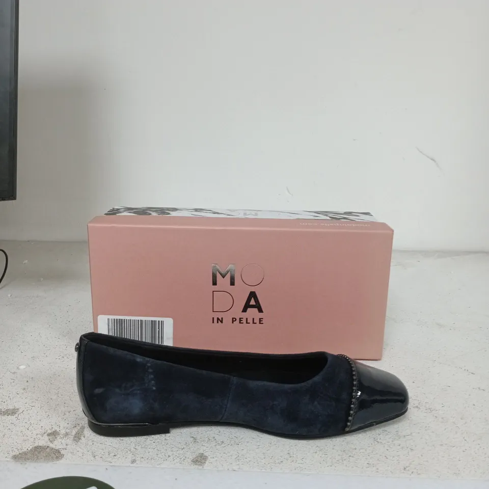 MODA IN PELLE NAVY SUEDE FLATS WITH PATENT TOE – WOMEN'S SHOES EU SIZE 40