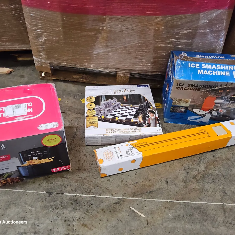 PALLET OF ASSORTED ITEMS TO INCLUDE, PLAY TENT, HARRY POTTER CHESS SET, INSTANT VORTEX AIR FRYER, ICE SMASHING MACHINE, INDOOR/OUTDOOR GATE