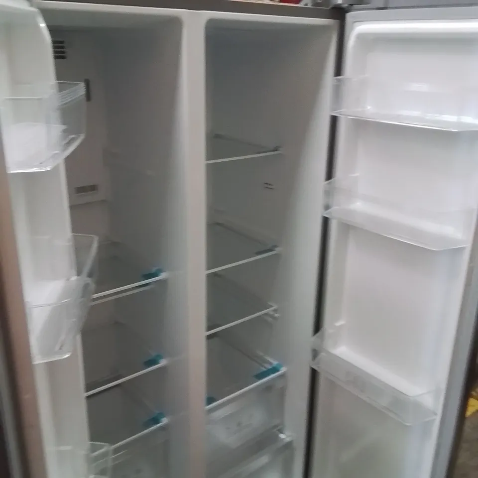 SWAN TOTAL NO FROST AMERICAN STYLE FRIDGE FREEZER -SILVER-