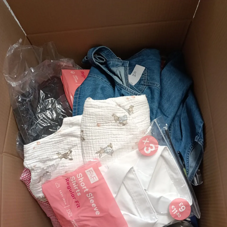 BOX OF APPROXIMATELY 30 ASSORTED CHILDRENS CLOTHING ITEMS OF VARIOUS SIZES AND STYLES