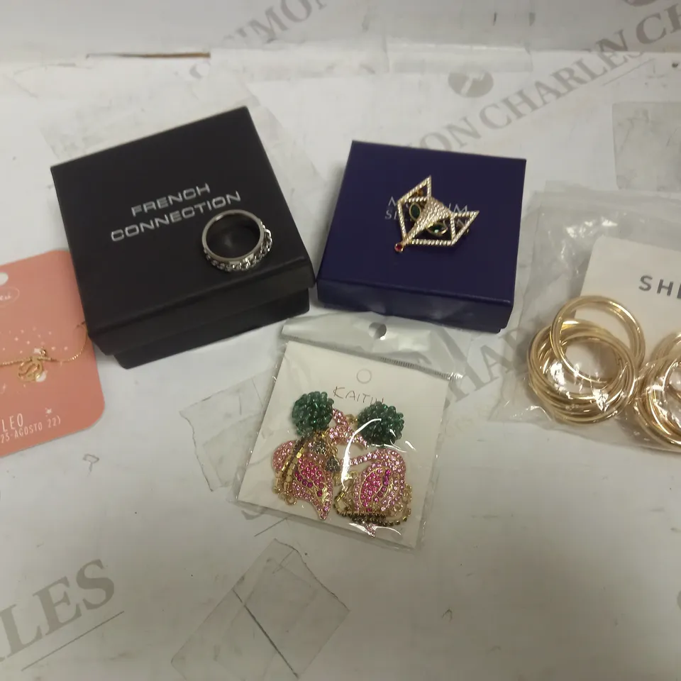 LOT OF APPROXIMATELY 20 JEWELLERY ITEMS, TO INCLUDE EARRINGS, NECKLACES, ETC