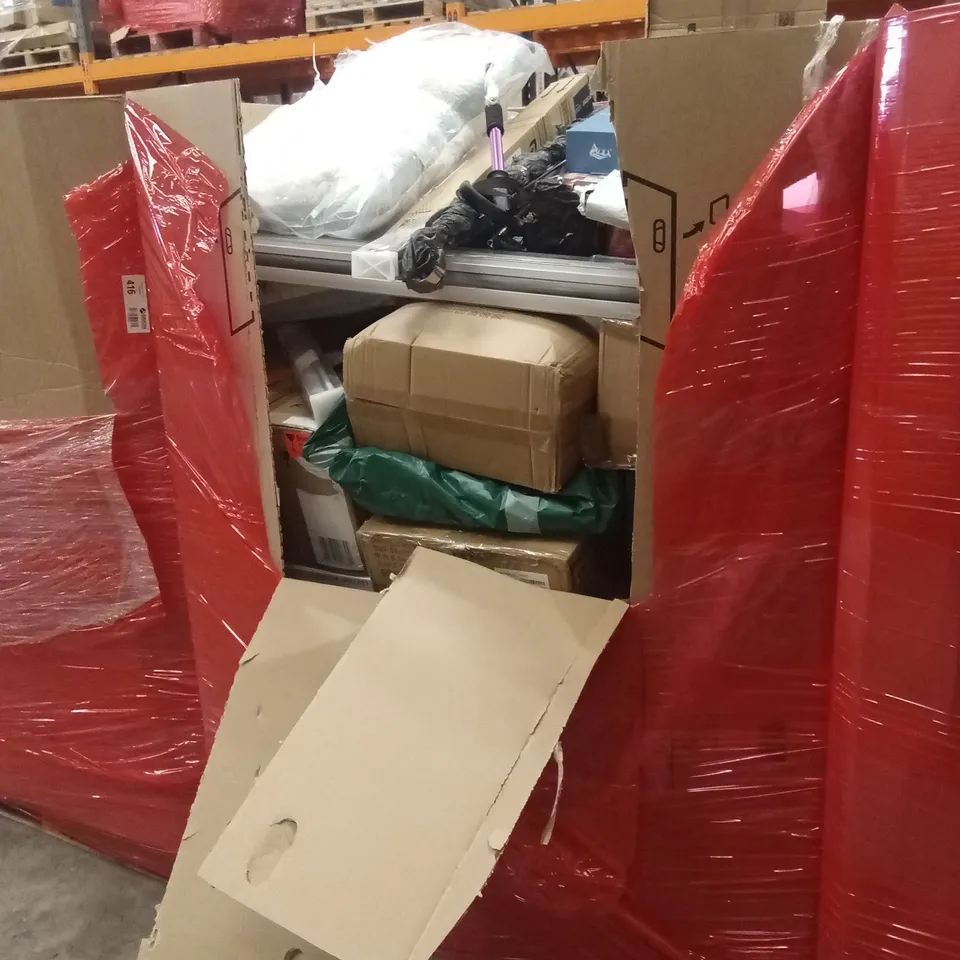 PALLET OF ASSORTED HOUSEHOLD GOODS AND PRODUCTS TO INCLUDE; VIBRATION PLATES, BLINDS, TOILET SEAT ETC