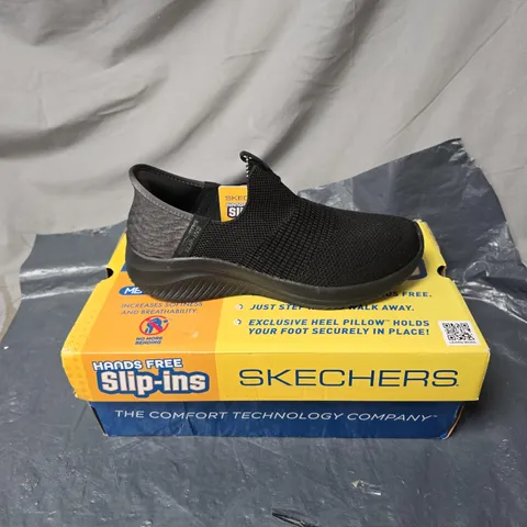 SKECHERS HANDS FREE SLIP-INS SLIP-ON SHOES – BLACK, MEMORY FOAM (BOXED) SIZE 4