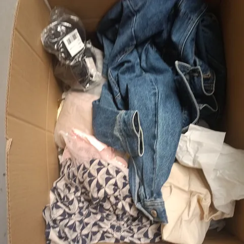 BOX OF APPROXIMATELY 20 ASSORTED CLOTHING TO INCLUDE: VERY COLLECTION JEAN SHORTS