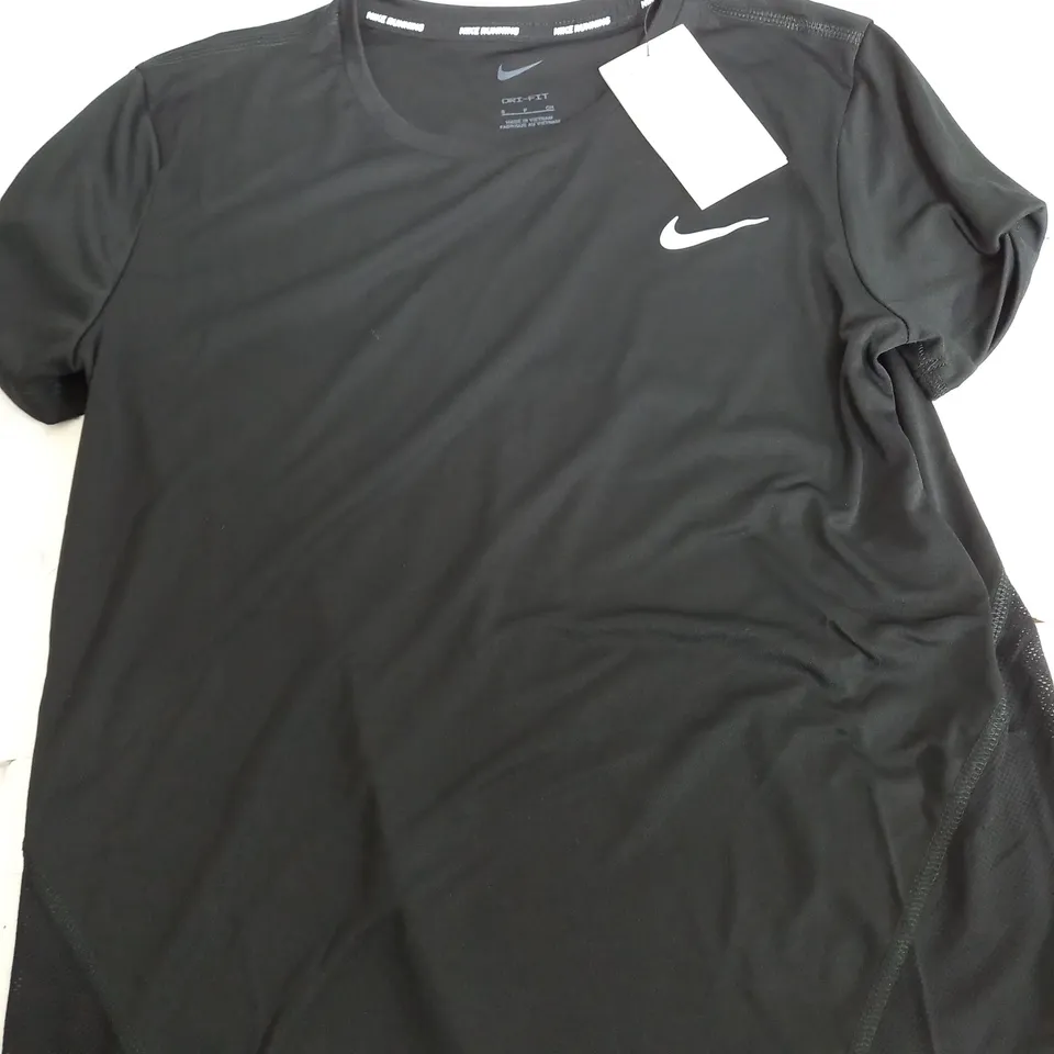 NIKE DRI FIT RUNNING BLACK T-SHIRT - SMALL