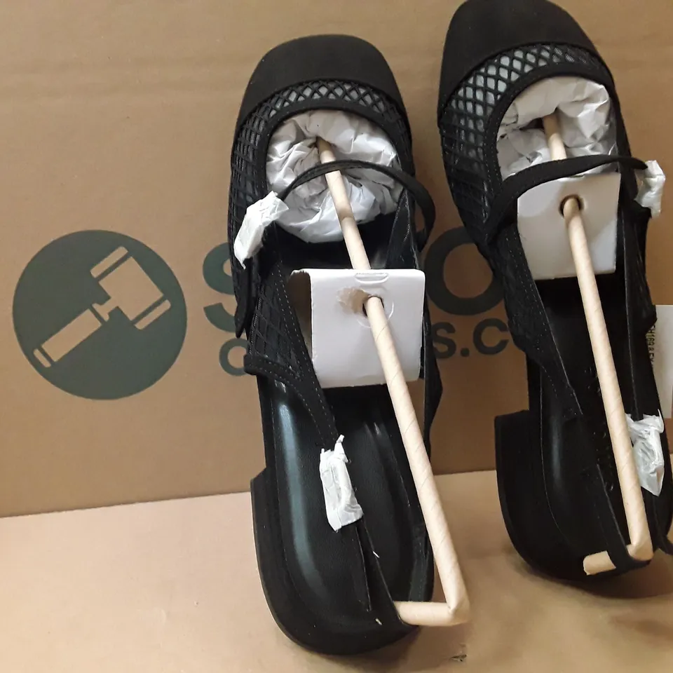 BOXED BRAND NEW SIMPLY BE JUPITER EXTRA WIDE SHOES SIZE 8 BLACK COLOUR APPROXIMATELY 9 PIECES 