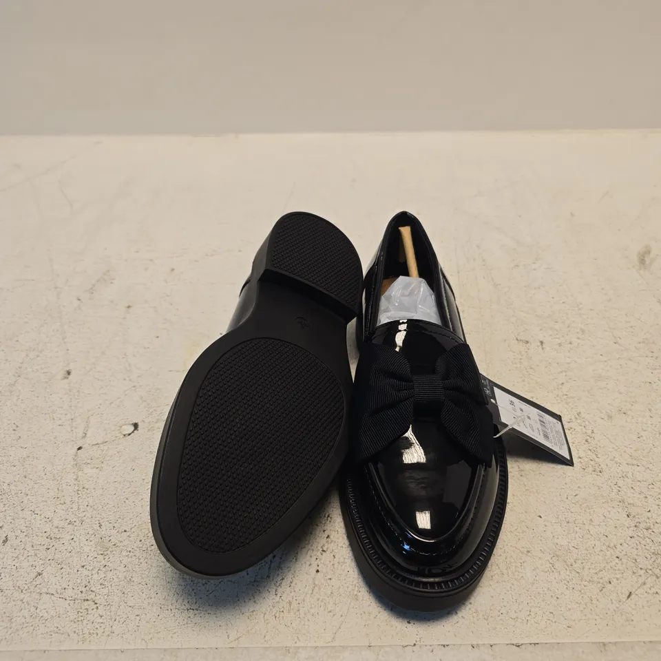 NEW LOOK WOMEN'S BLACK PATENT BOW LOAFERS – UK 3