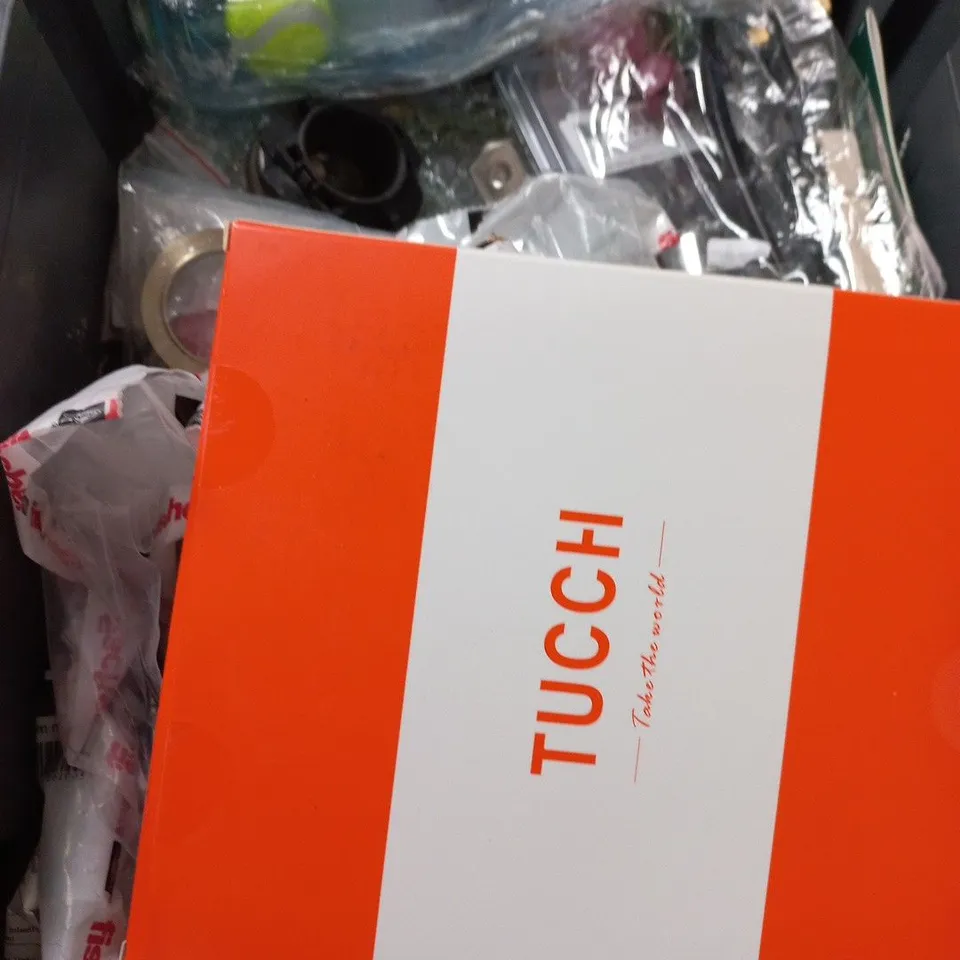 APPROXIMATELY 15 ASSORTED HOUSEHOLD PRODUCTS TO INCLUDE SMOL DISHWASHER TABLETS, DIVIDED SILICONE SUCTION PLATE AND BLOOME TRIPLE FRAGRANCE REFILL