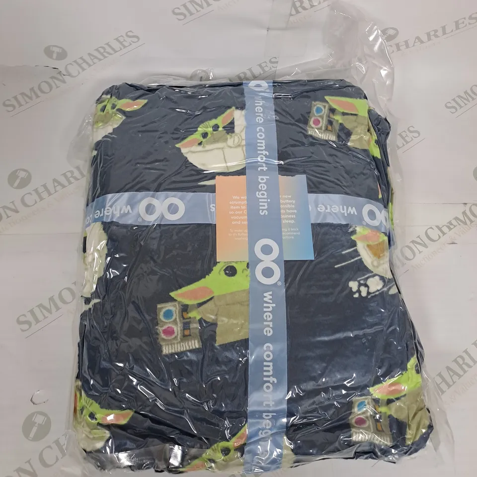 OODIE HOODED OVERSIZED BLANKET - BABY YODA