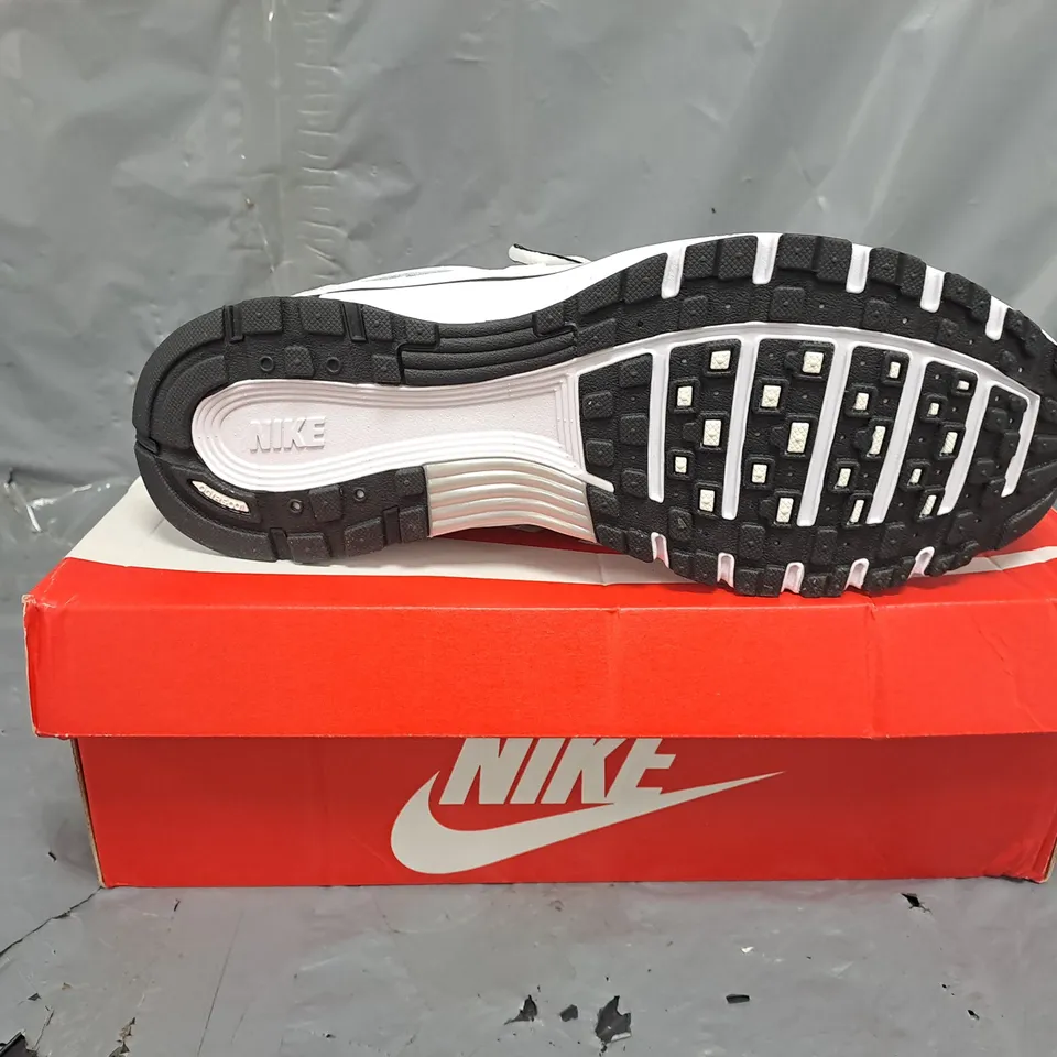 BOXED PAIR OF NIKE P-6000 SHOES IN WHITE/GREY/BLACK SIZE UK 10