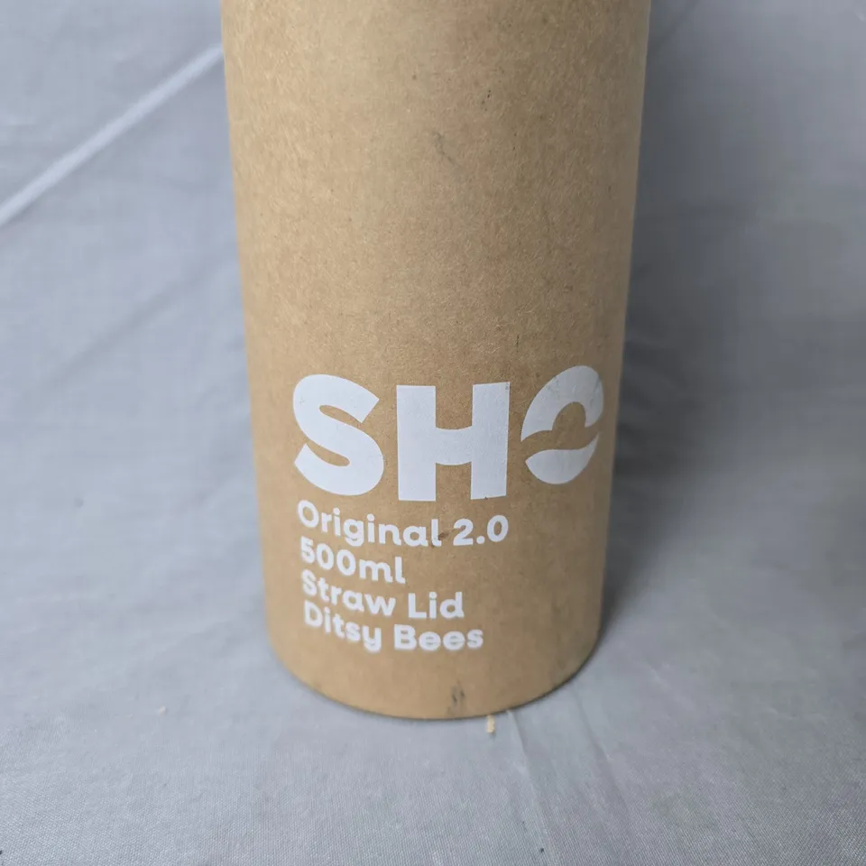 BOXED AND SEALED SHO 500ML BOTTLE WITH STRAW LID - DITSY BEES PATTERN (ORIGINAL 2.0)