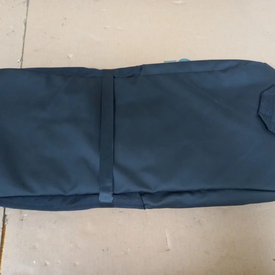 UNDER ARMOUR XSTORM SPORTS BAG BLACK AND GREY