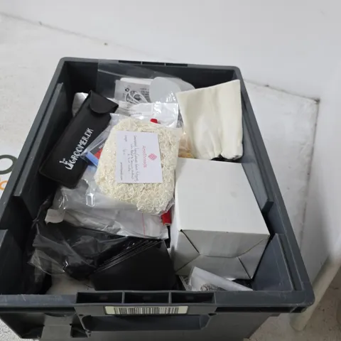 BOX CONTAINING A MIX OF 15 ASSORTED ITEMS INCLUDING THREAD, NOTEBOOK ETC.