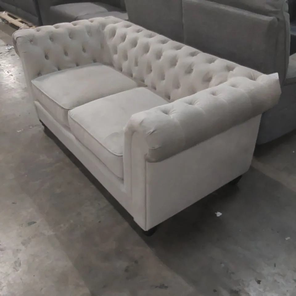 QUALITY DESIGNER HAMPTON 2 SEATER CHESTERFIELD SOFA, CHAMPAGNE CLASSIC VELVET