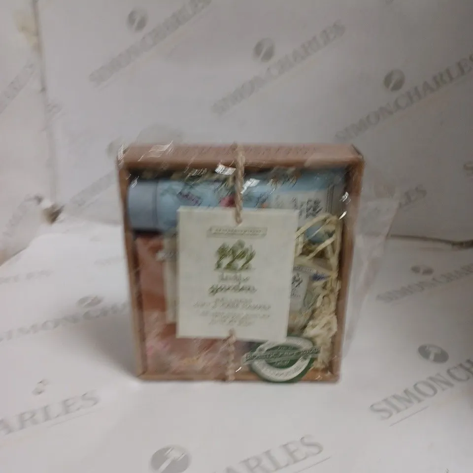 BOX OF ASSORTED BEAUTY ITEMS TO INCLUDE SOAP & GLORY, FAR FACE, NIVEA ETC 