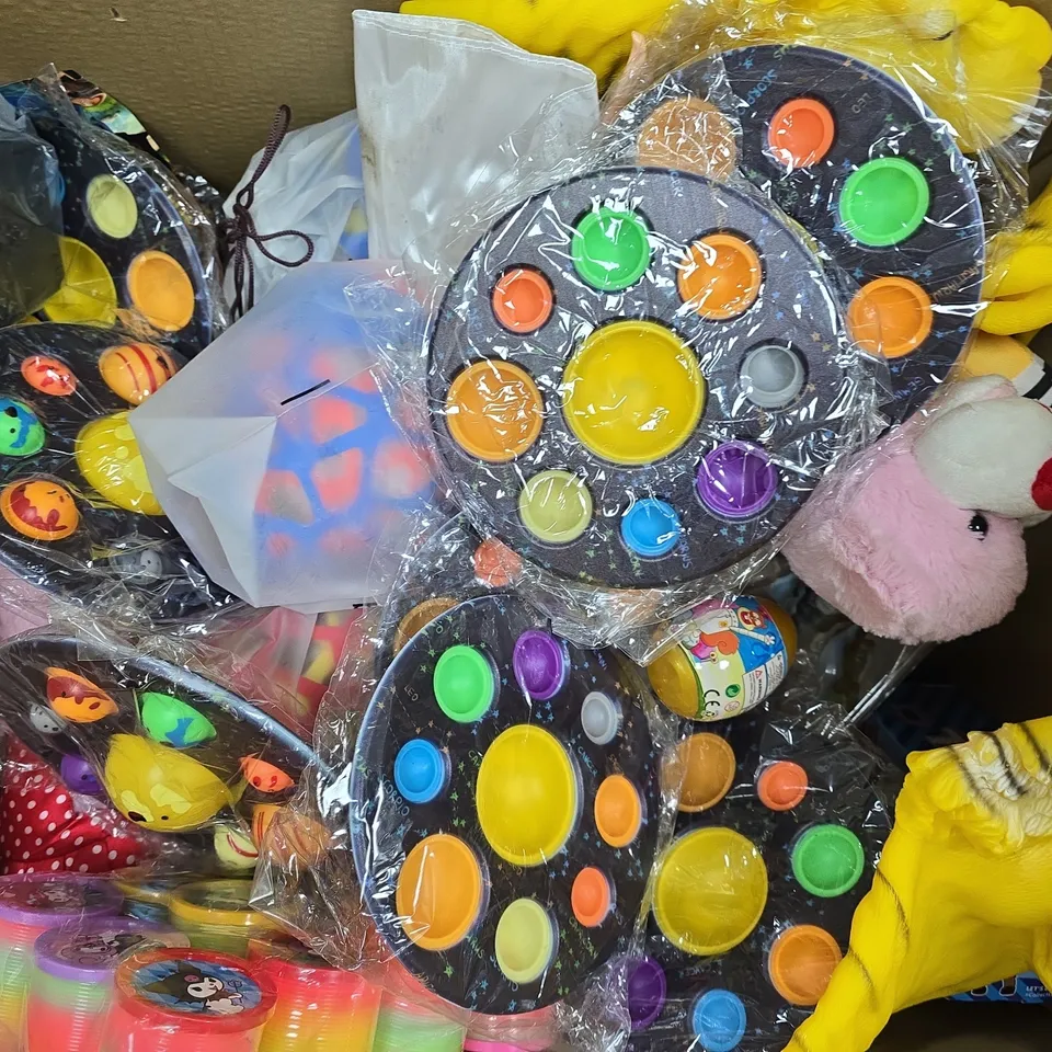 BOX OF APPROXIMATELY 20 ASSORTED TOYS AND GAMES - COLLECTION ONLY