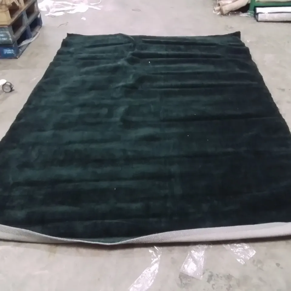 QUALITY DESIGNER AREA RUG - APPROXIMATELY 280x200