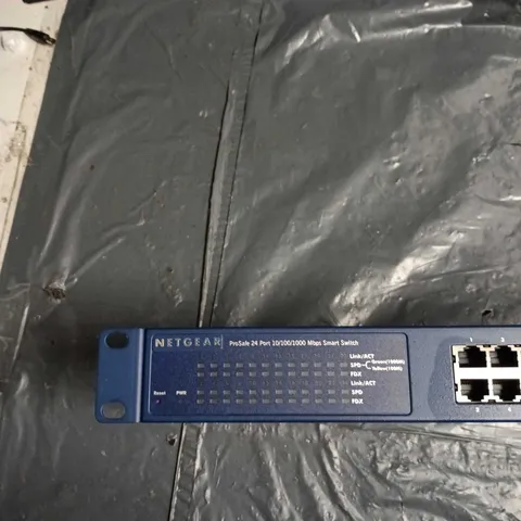 NETGEAR PROSAFE 24-PORT GIGABIT SMART SWITCH GS724TV4