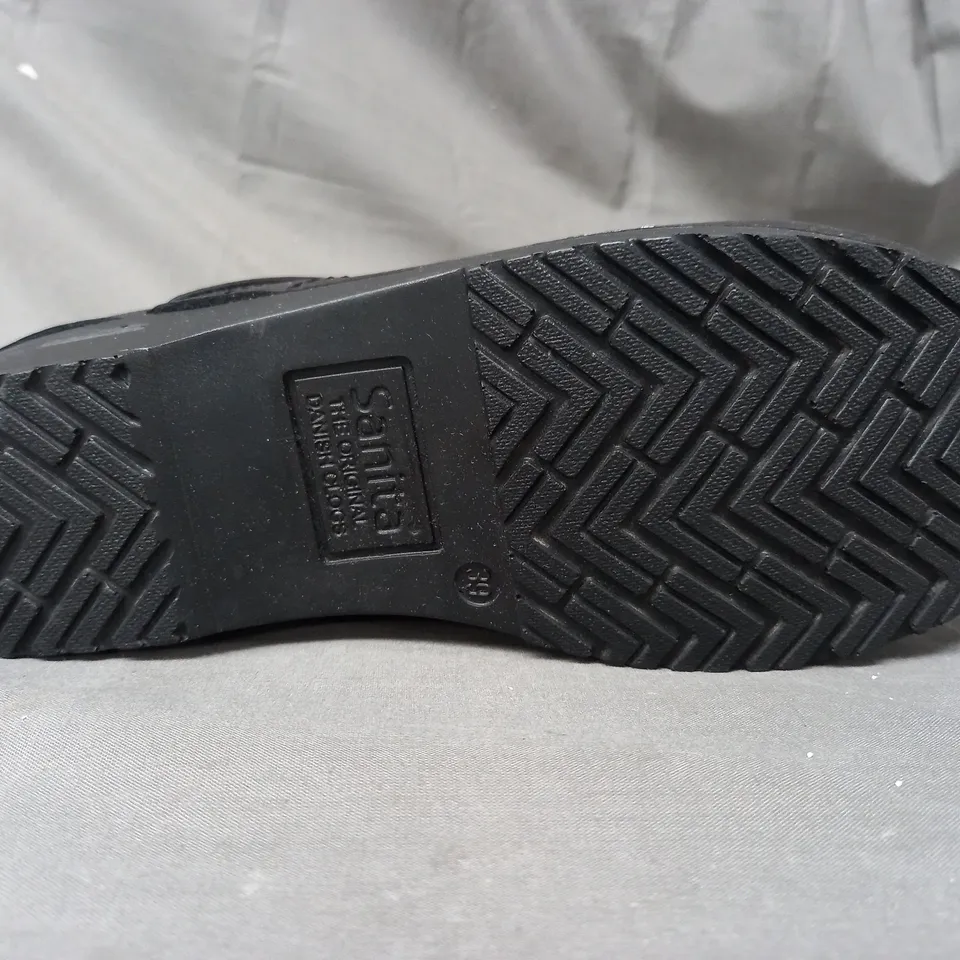 BOXED PAIR OF SANITA SLIP-ON SHOES IN BLACK EU SIZE 39
