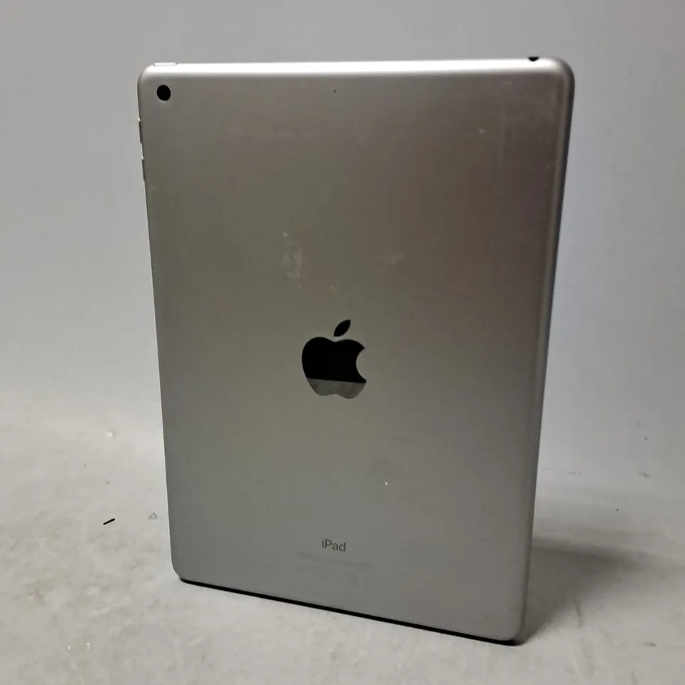 APPLE IPAD A1822 