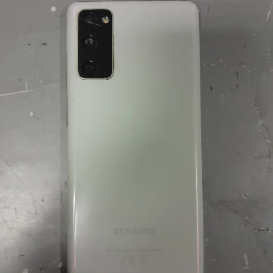 SAMSUNG GALAXY S20 FE IN WHITE