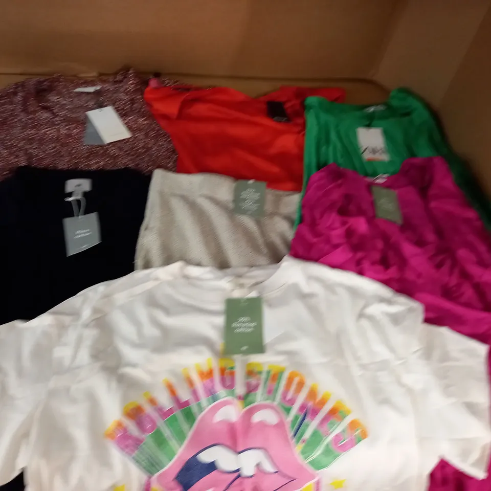 LARGE QUANTITY OF ASSORTED CLOTHING ITEMS TO INCLUDE KAFFE, H&M AND ZARA