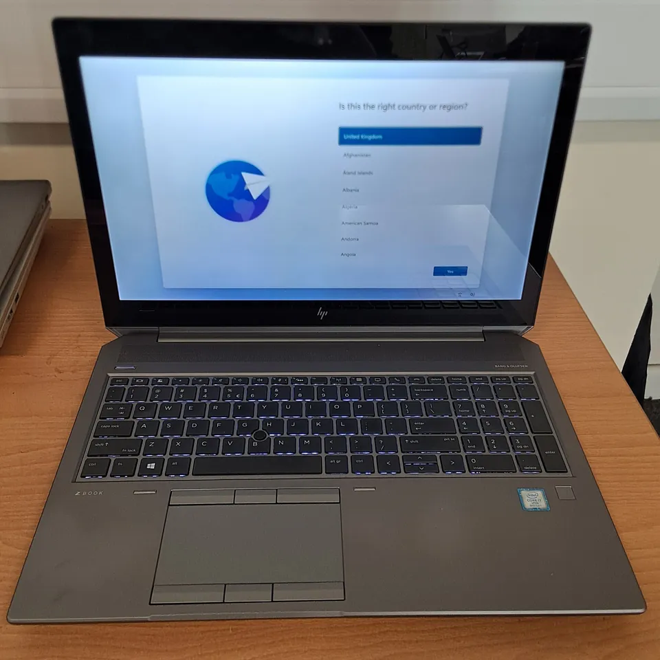 UNBOXED HP ZBOOK 15 G5 INTEL I-7 8850H 32GB RAM 512 SSD LAPTOP IN SILVER