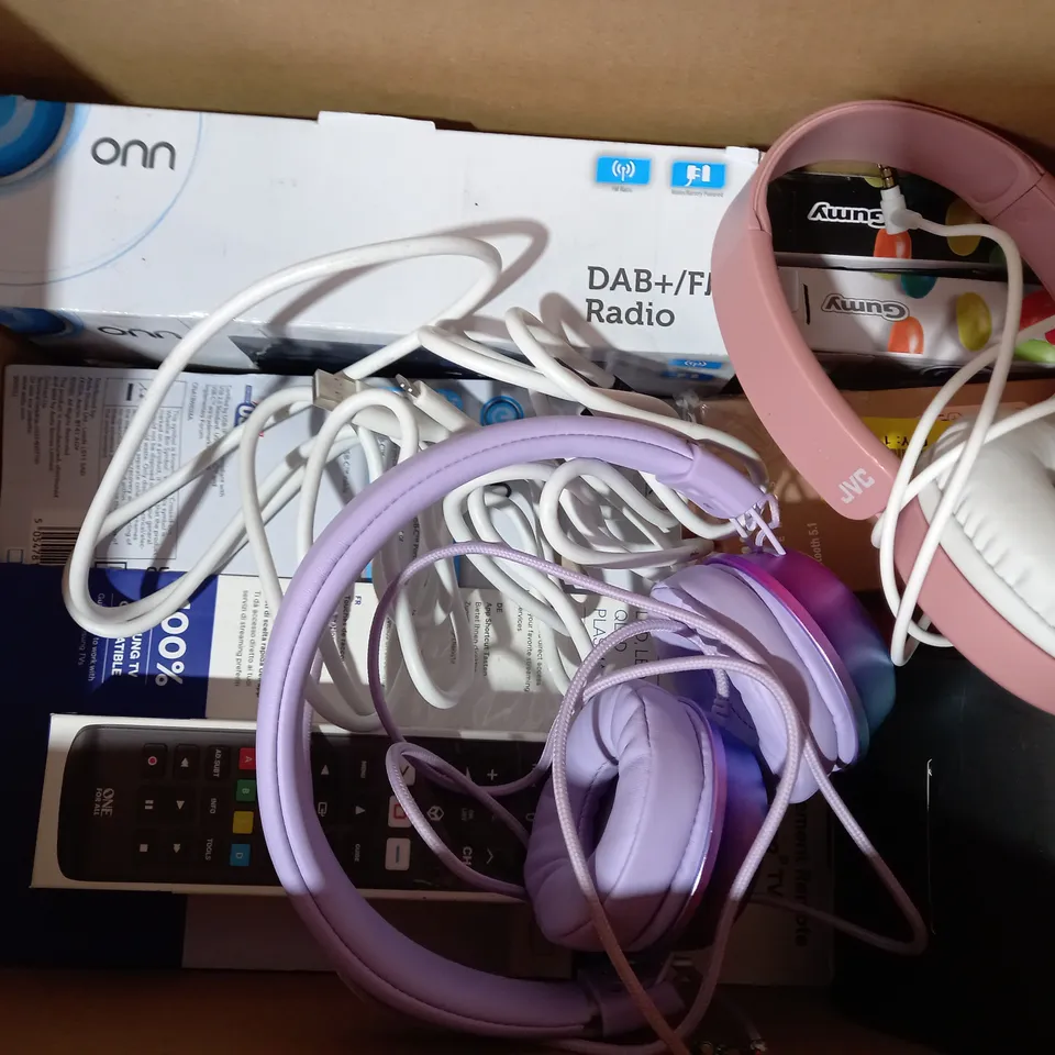 LOT OF APPROX. 10 ITEMS TO INCLUDE, JVC HA-S31BT WIRELESS HEADPHONES, JVC HA-S31M WIRED HEADPHONES, ONN DAB+/FM RADIO, ETC.