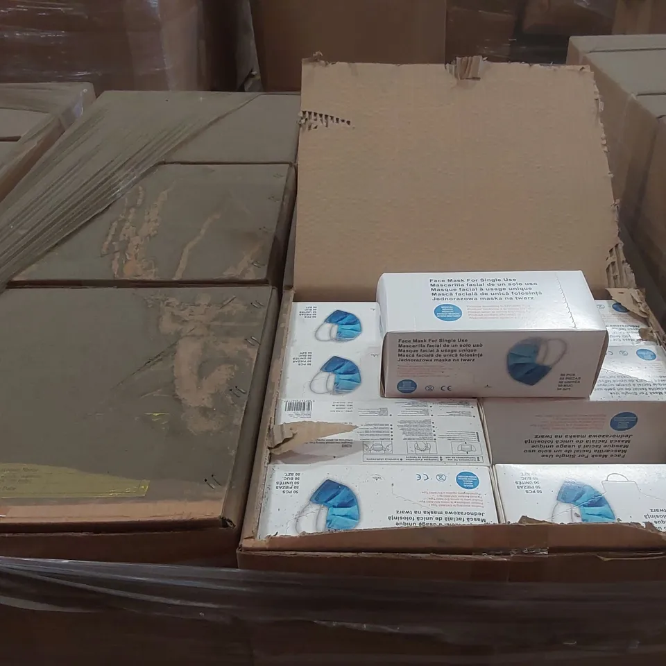 PALLET CONTAINING A VERY LARGE QUANTITY OF MEDICAL FACE MASKS
