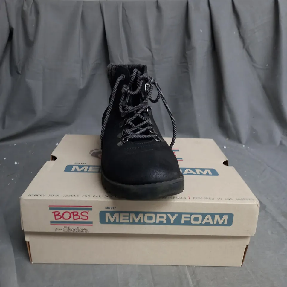 SKECHERS BOBS HIKING BOOTS BLACK - SIZE 6 1/2