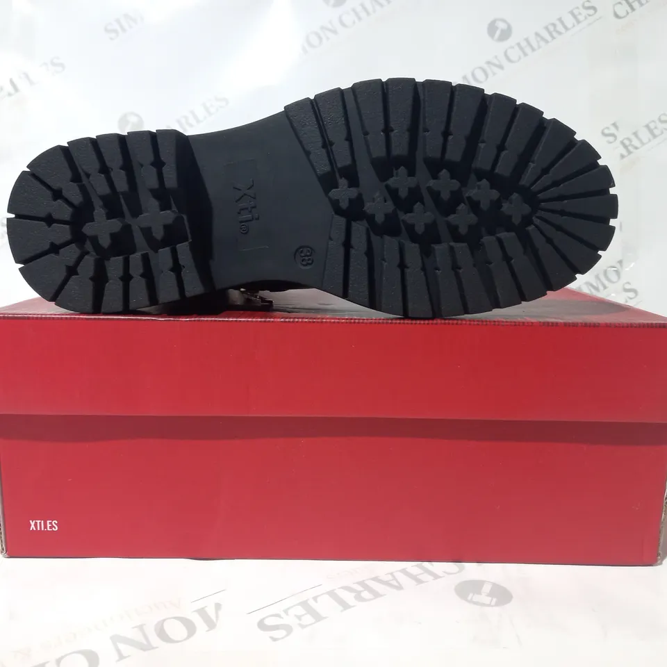BOXED PAIR OF XTI ANKLE BOOTS IN BLACK EU SIZE 38