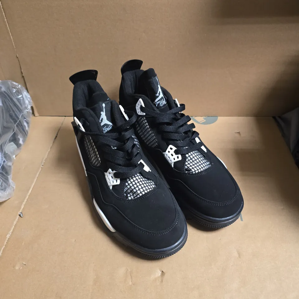 AIR JORDAN 4 RETRO TRAINERS – BLACK/WHITE, MEN'S UK 10