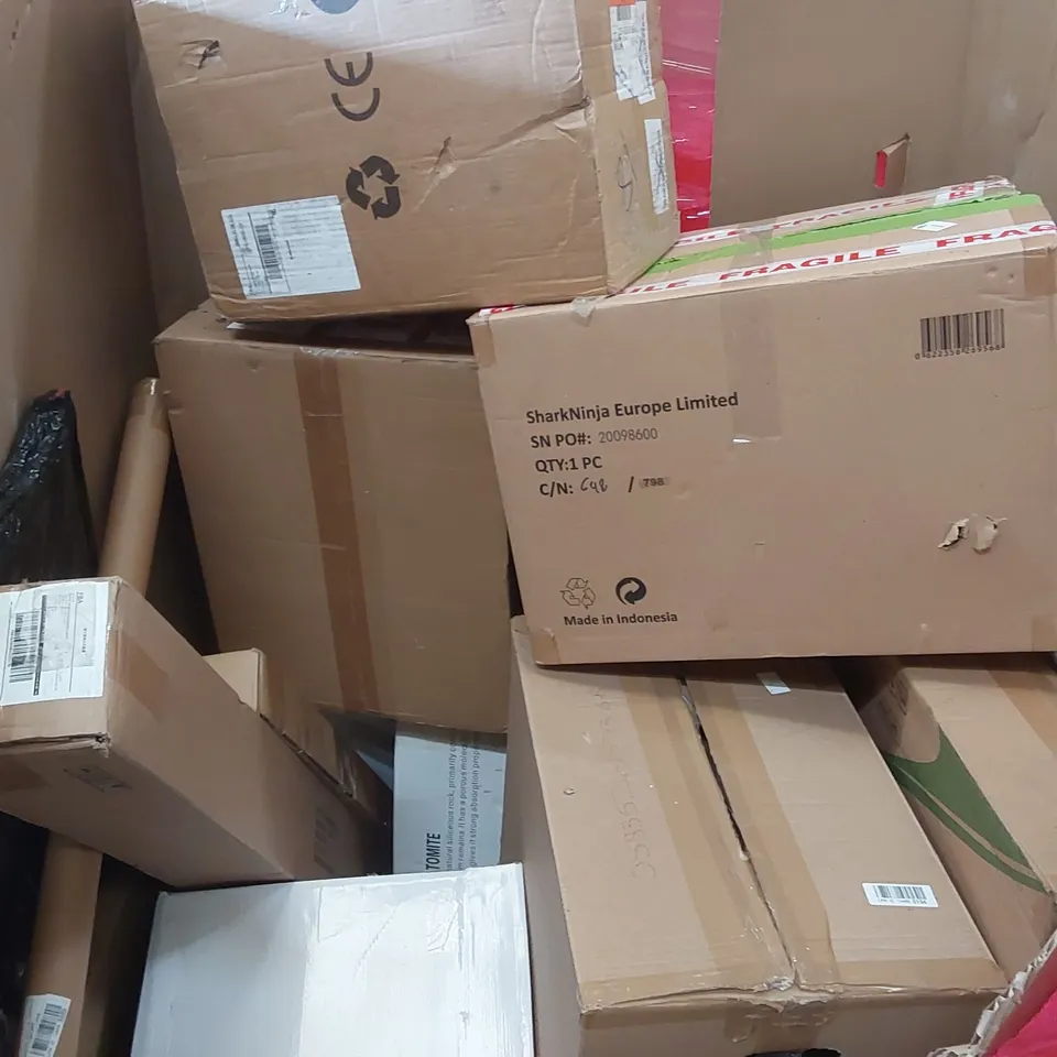 PALLET OF ASSORTED ITEMS INCLUDING: AIR FRYER, COOKER HOOD, STOOL, PRESSURE AIR FRYER ECT