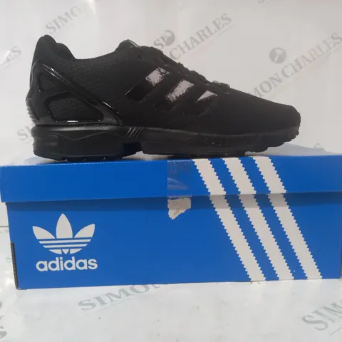 BOXED PAIR OF ADIDAS ZX FLUX J SHOES IN BLACK UK SIZE 4