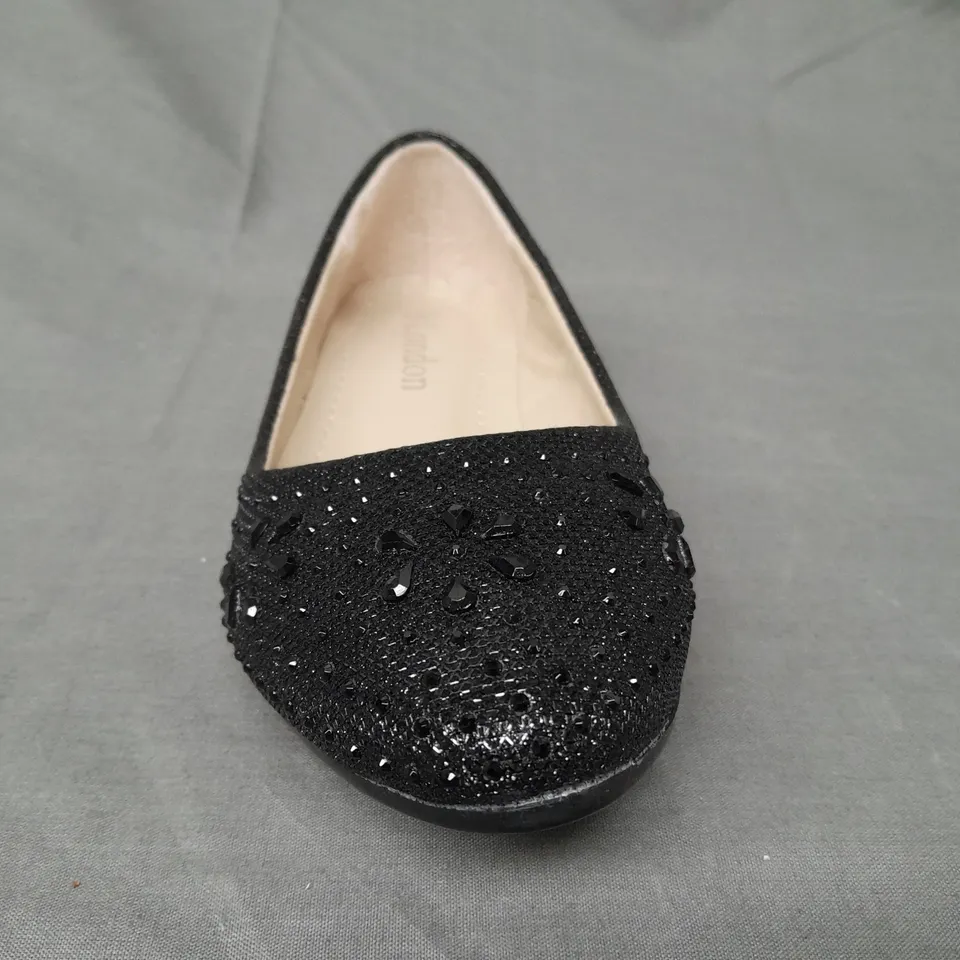 BOXED PAIR OF DESIGNER CLOSED TOE SLIP-ON SHOES IN BLACK EU SIZE 36