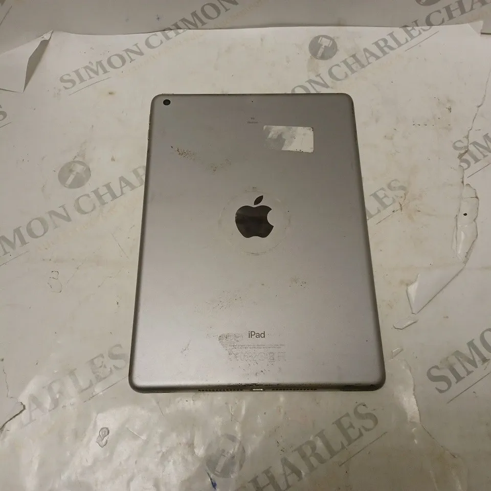 APPLE IPAD IN GREY MODEL A1822