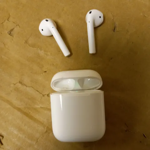 APPLE AIRPODS