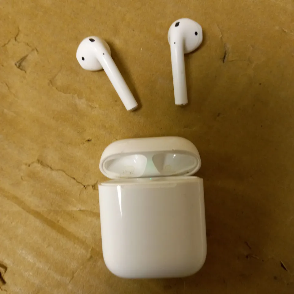 APPLE AIRPODS