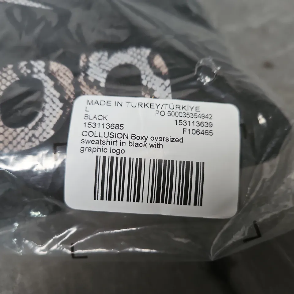 BAGGED COLLUSION BOXY OVERSIZED SWEATSHIRT – BLACK, SIZE L, GRAPHIC LOGO