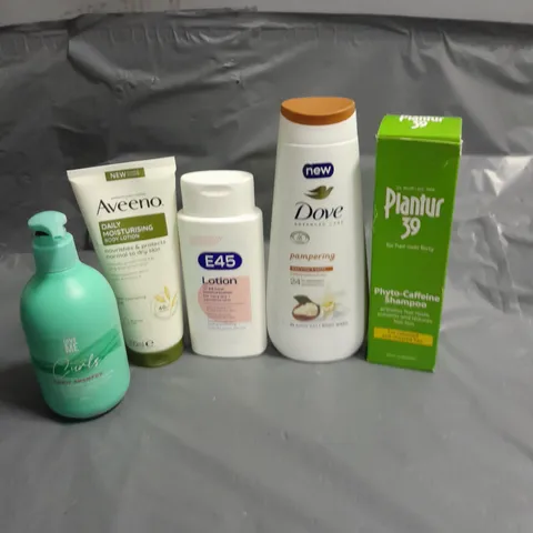 APPROXIMATELY 20 ASSORTED HEALTH & BEAUTY ITEMS TO INCLUDE - E45 LOTION, PLANTUR 39 CAFFEINE SHAMPOO AND AVEENO MOISTURISING LOTION