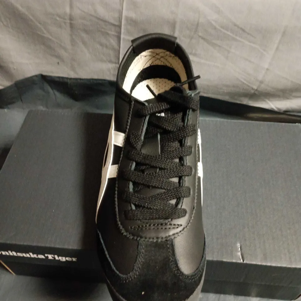 BOXED PAIR OF ONITSUKA TIGER SNEAKERS – UK SIZE 6