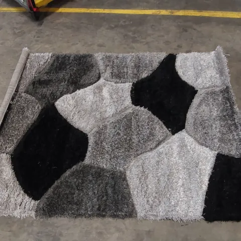 NON-SLIP 100% POLYPROPYLENE GEOMETRIC RUG // 120 X 170CM