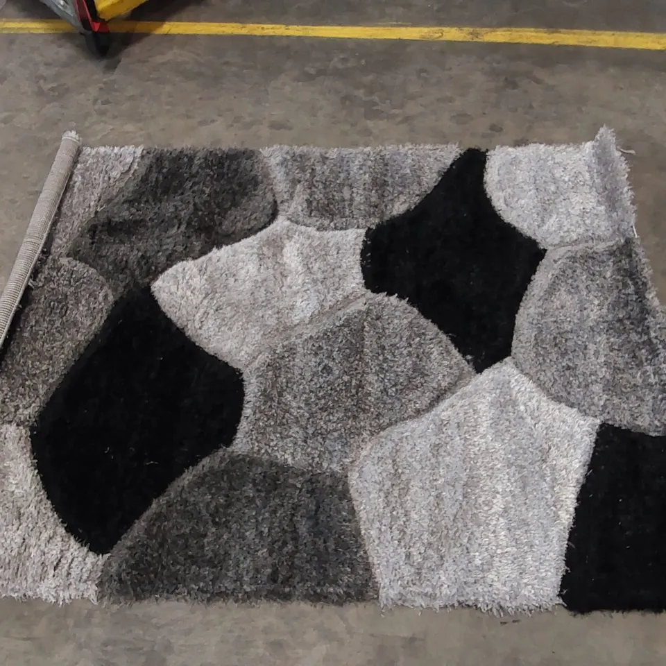 NON-SLIP 100% POLYPROPYLENE GEOMETRIC RUG // 120 X 170CM