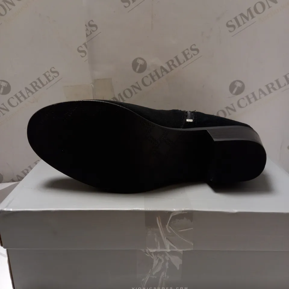 VIONIC VERA BLACK ANKLE BOOTS - SIZE 8
