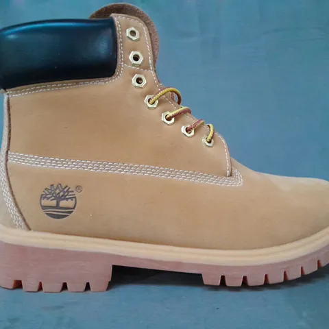 BOXED PAIR OF TIMBERLAND ANKLE BOOTS IN WHEAT UK SIZE 10.5