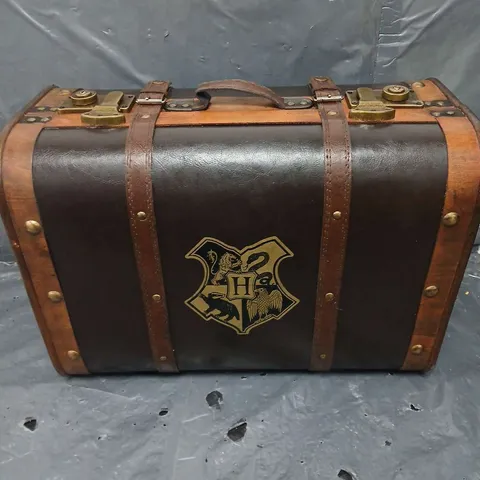 HARRY POTTER THEMED LUGGAGE CASE 