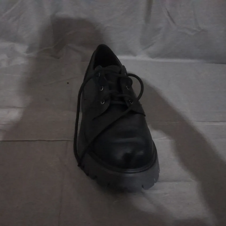 PAIR OF KOI LACE UP SHOES IN BLACK SIZE 9 