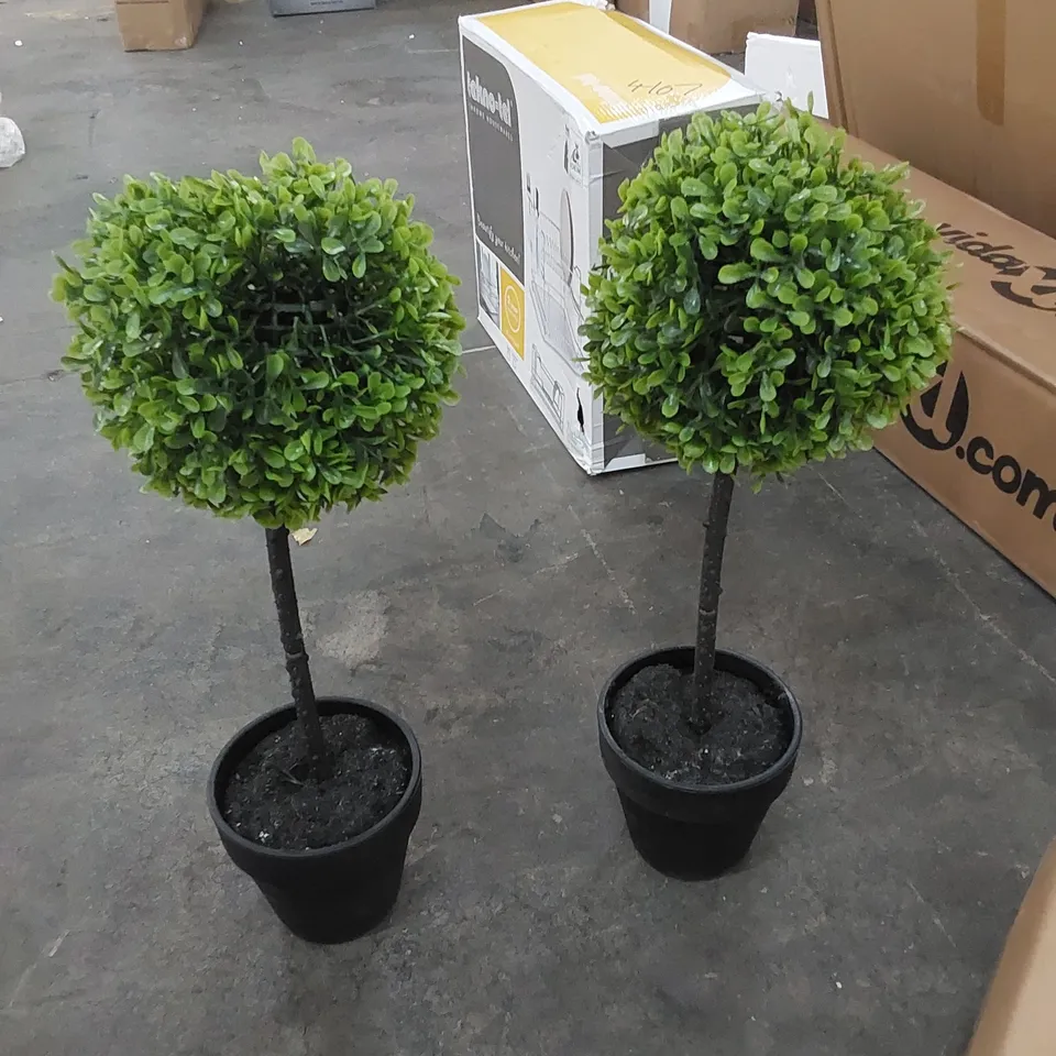 BOXED SET OF 2, 40cm FAUX BOXWOOD PLANT IN PLANTER 