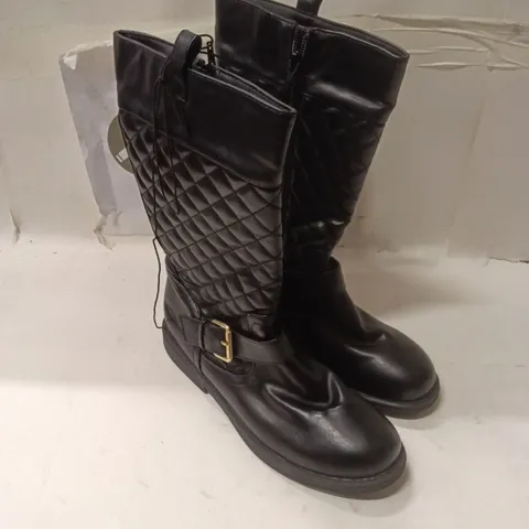 WOMEN'S BLACK QUILTED KNEE-HIGH BOOTS β BUCKLE DETAIL SIZE UK5
