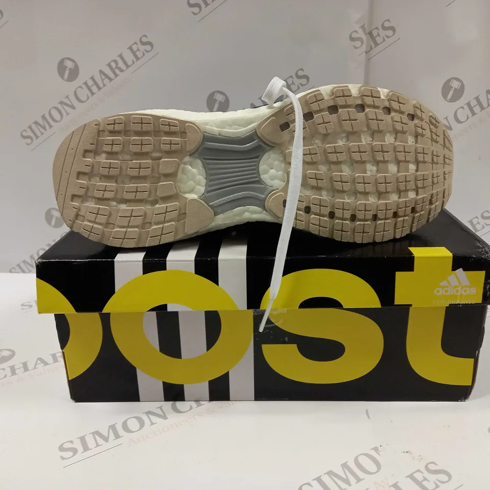 BOXED PAIR OF ADIDAS QS664 ENERGY BOOST 3 TRAINERS UK SIZE 8 